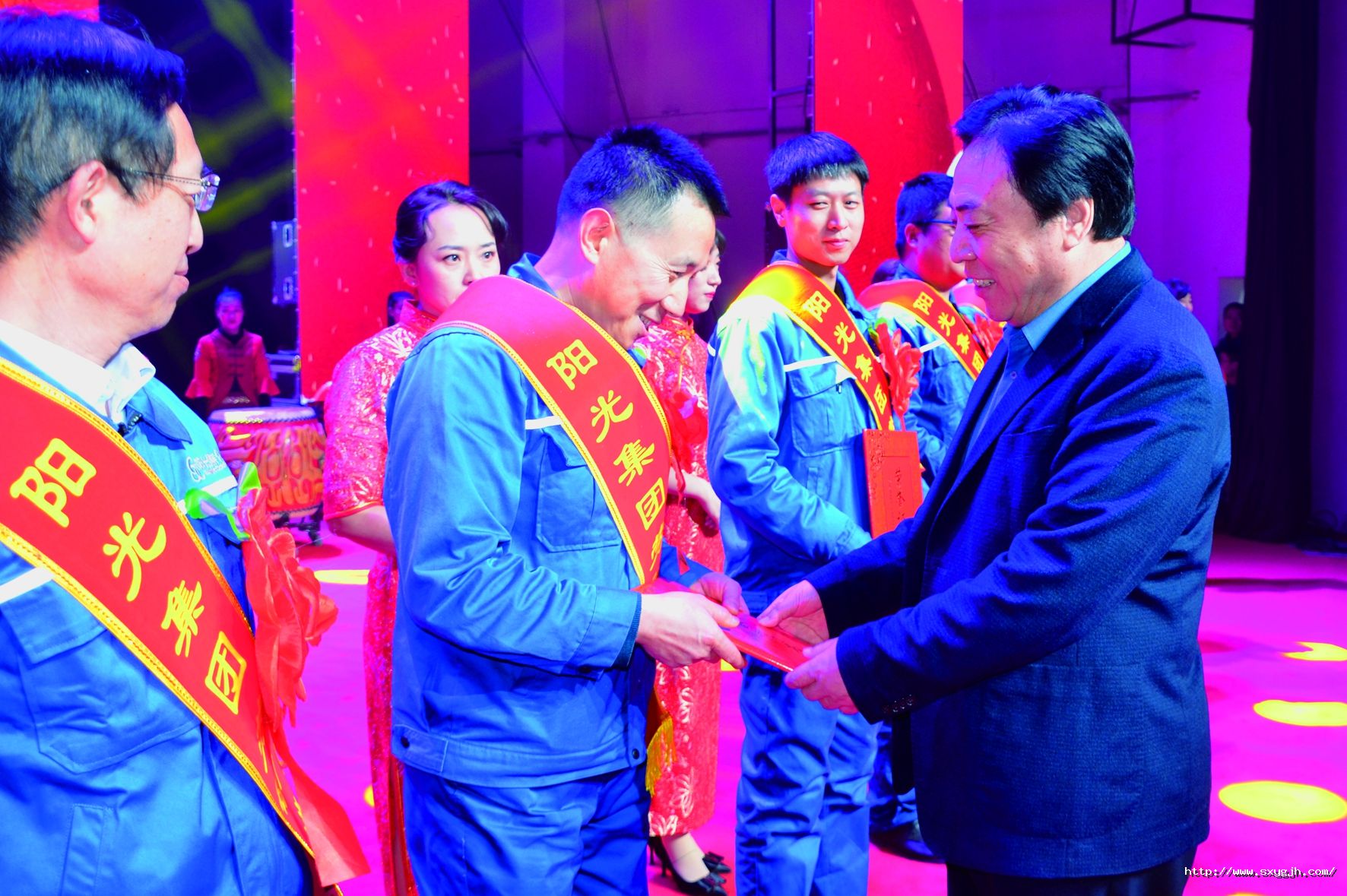 1版 董事長頒獎(jiǎng)_副本.jpg